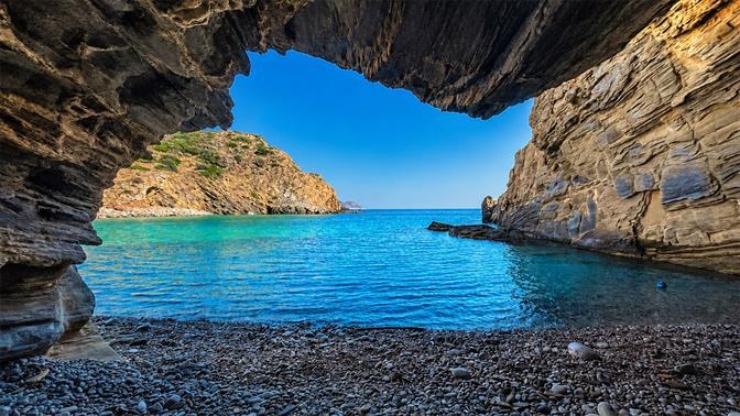 Στον Αλμυρό βρήκαμε την ωραιότερη παραλία της Μάνης